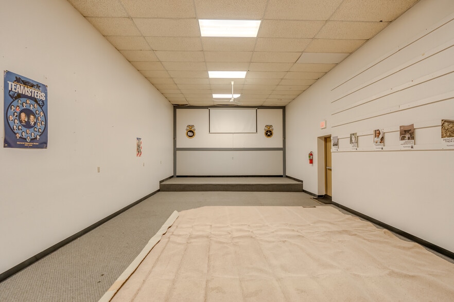 More Photos Of 1100 Basin Ave, Bismarck Flex For Sale