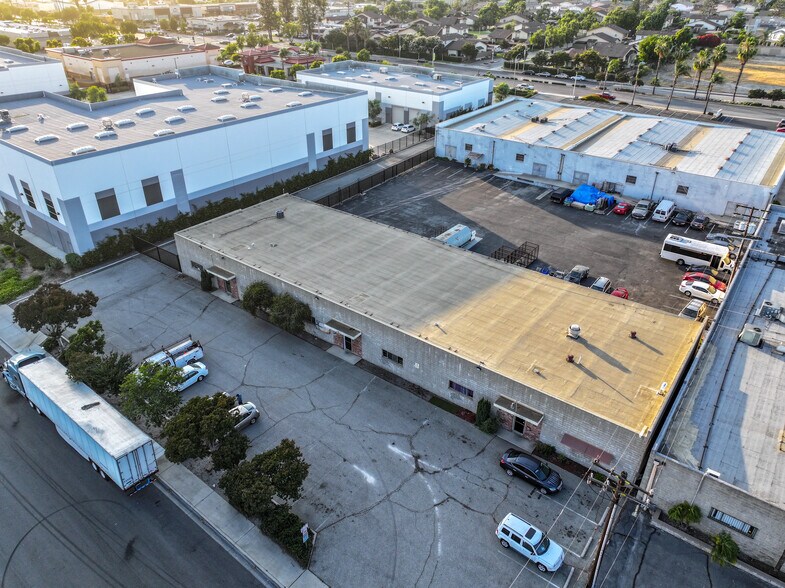 More Photos Of 4611 Holt Blvd, Montclair Showroom For Lease