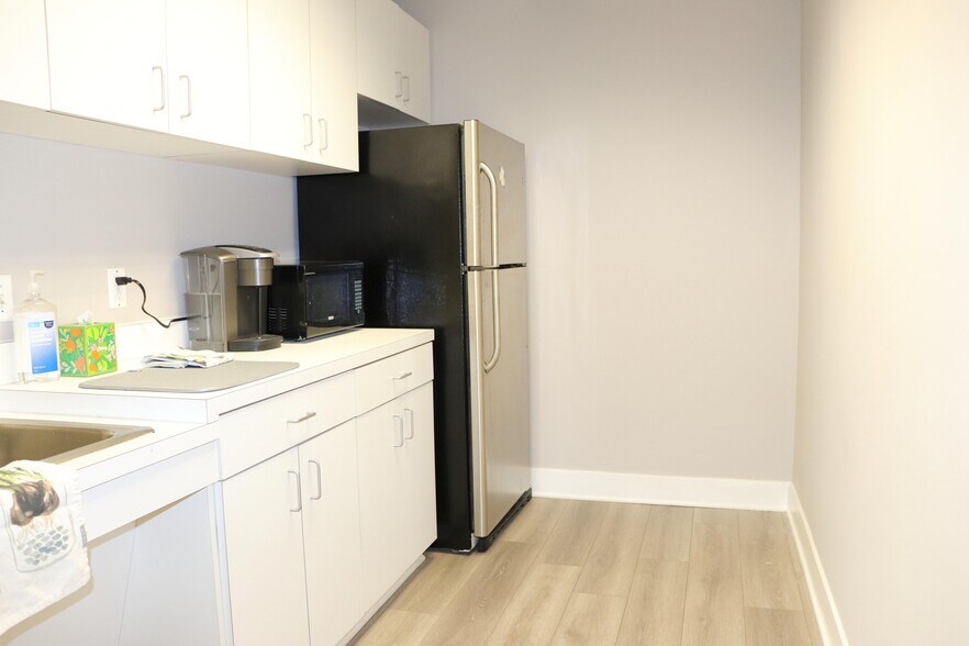 More Photos Of 3930 Walnut St, Fairfax Medical For Sale