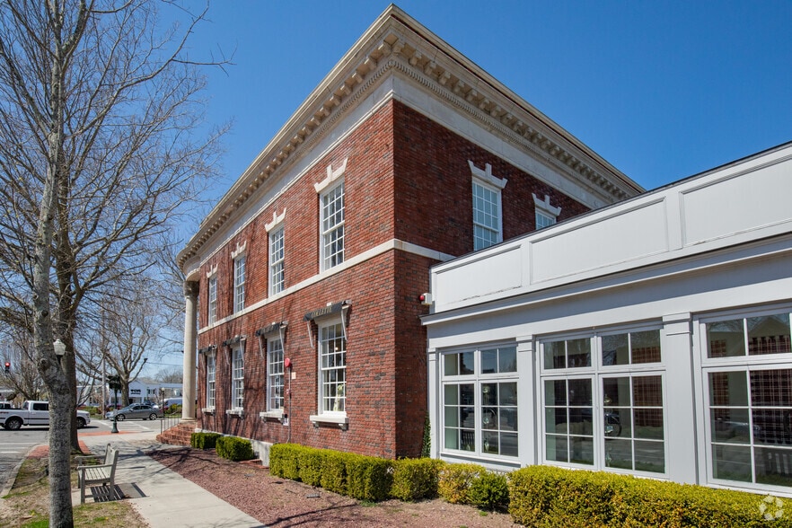 More Photos Of 1 Hampton Rd, Southampton Storefront Retail Office For Sale