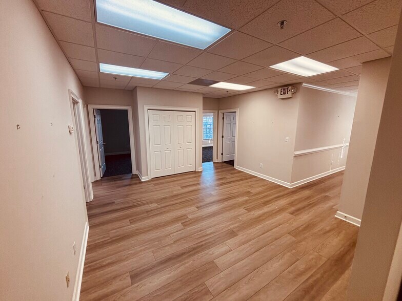 More Photos Of 292 S Main St, Alpharetta Office For Sale