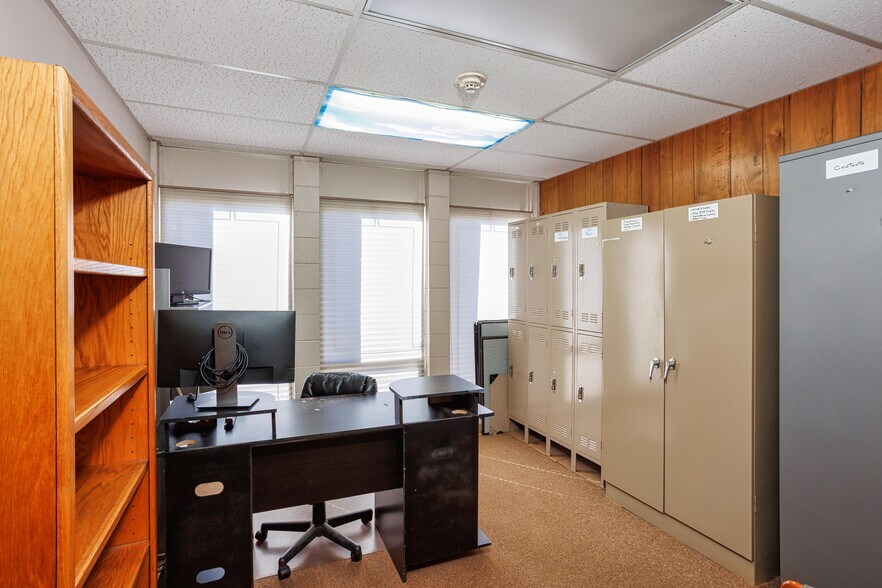 More Photos Of 835 SE 17th Ave, Portland Office For Sale