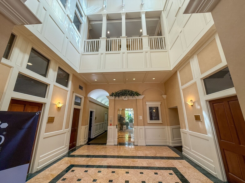 More Photos Of 402 W Trade St, Charlotte Office For Lease
