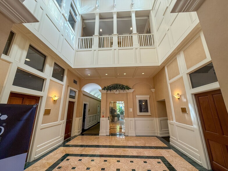 More Photos Of 402 W Trade St, Charlotte Office For Lease