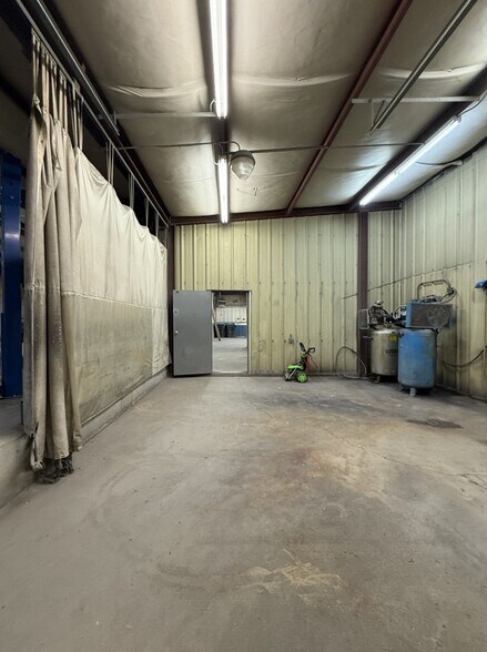 More Photos Of 910 51st Ave N, Nashville Auto Repair For Sale