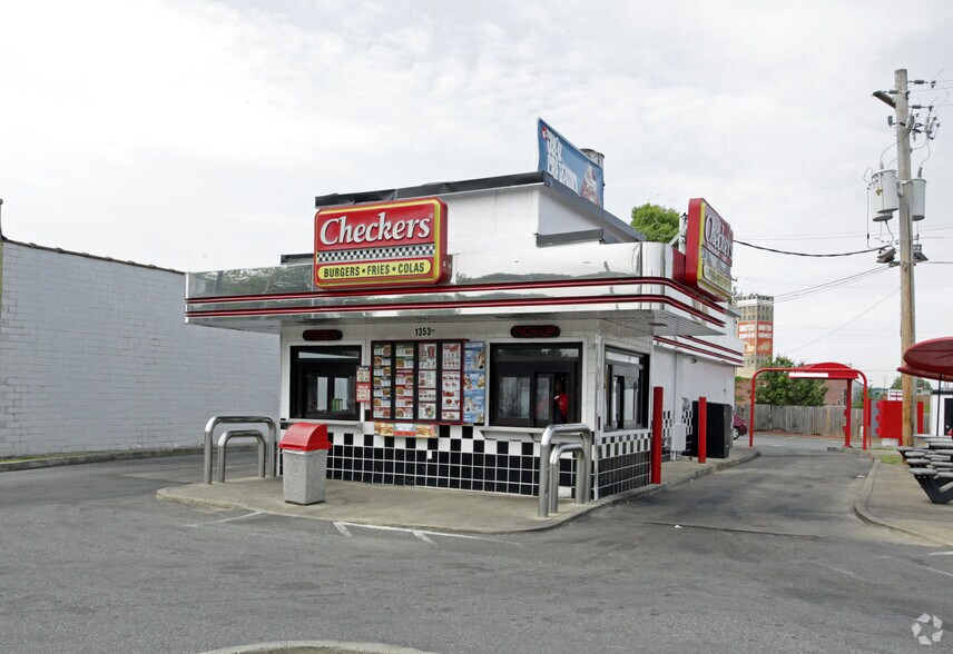 Primary Photo Of 1353 Airways Blvd, Memphis Fast Food For Sale