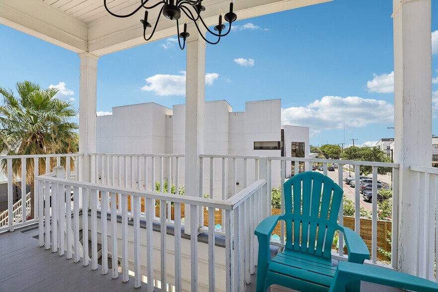 More Photos Of 421 Howard St, San Antonio Hospitality For Sale