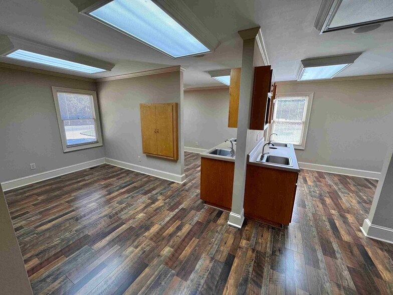 More Photos Of 5297 Cleveland Hwy, Clermont Medical For Lease