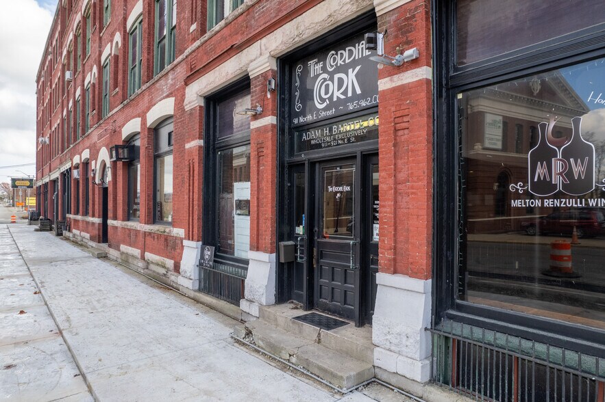 More Photos Of 923 N E St, Richmond Storefront For Sale