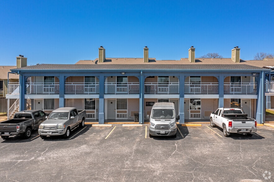 More Photos Of 1175 N Watson Rd, Arlington Hotel For Sale