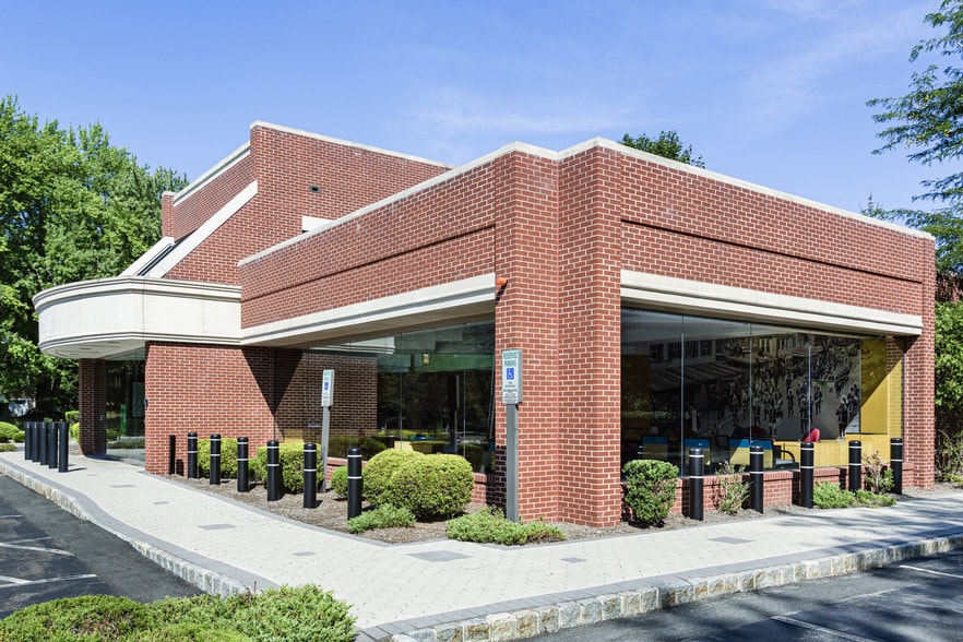 More Photos Of 81 W Ramapo Rd, Garnerville Freestanding For Sale