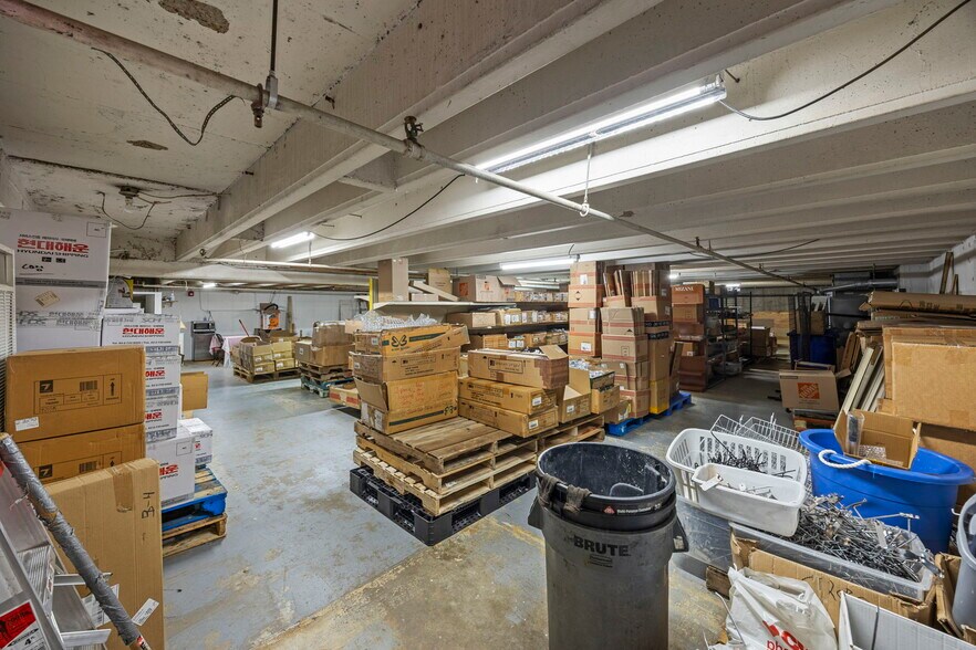 More Photos Of 110 S Florissant Rd, Saint Louis Storefront For Sale