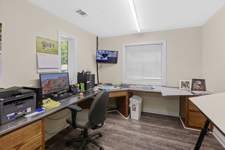 More Photos Of 477 Corinth Rd, Newnan Warehouse For Lease