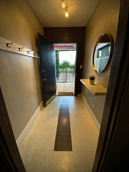 More Photos Of 1906 NW 25th Ave, Portland Apartments For Lease