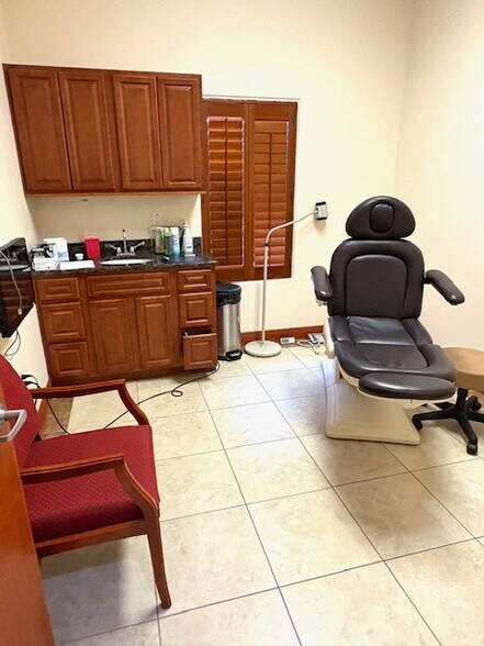 More Photos Of 1608 S Apollo Blvd, Melbourne Medical For Sale