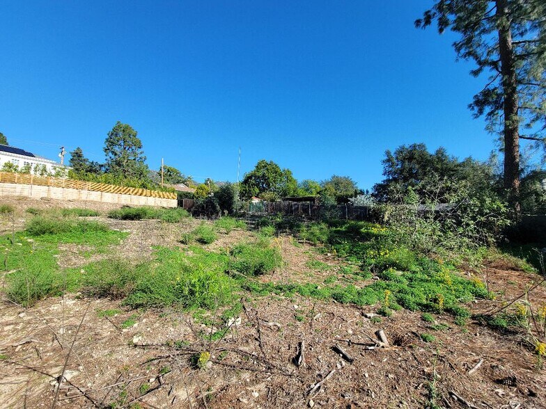 More Photos Of 2442 Cross st, La Crescenta Land For Sale
