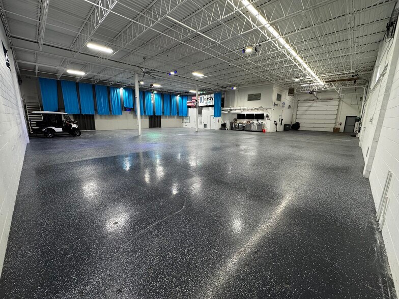 More Photos Of 1540 Hannah Ave, Forest Park Light Distribution For Lease