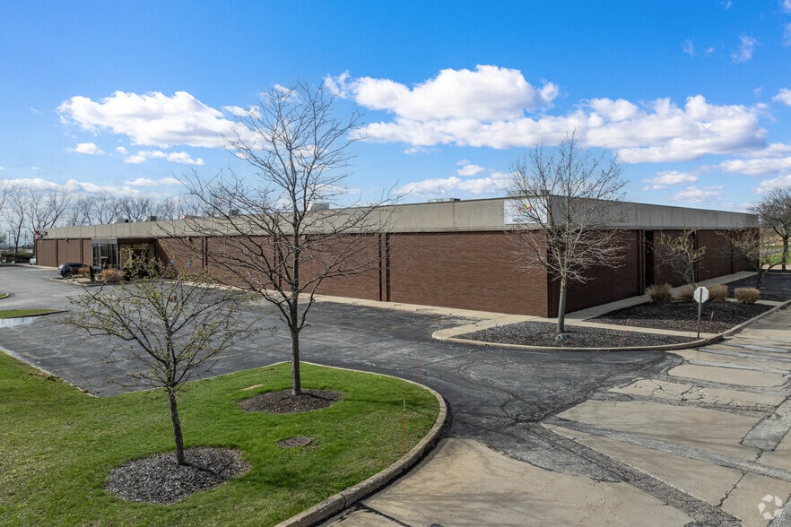 More Photos Of 23533 Mercantile Rd, Beachwood Showroom For Lease