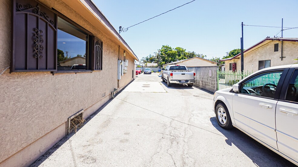 More Photos Of 10300 S Inglewood Ave, Inglewood Freestanding For Sale