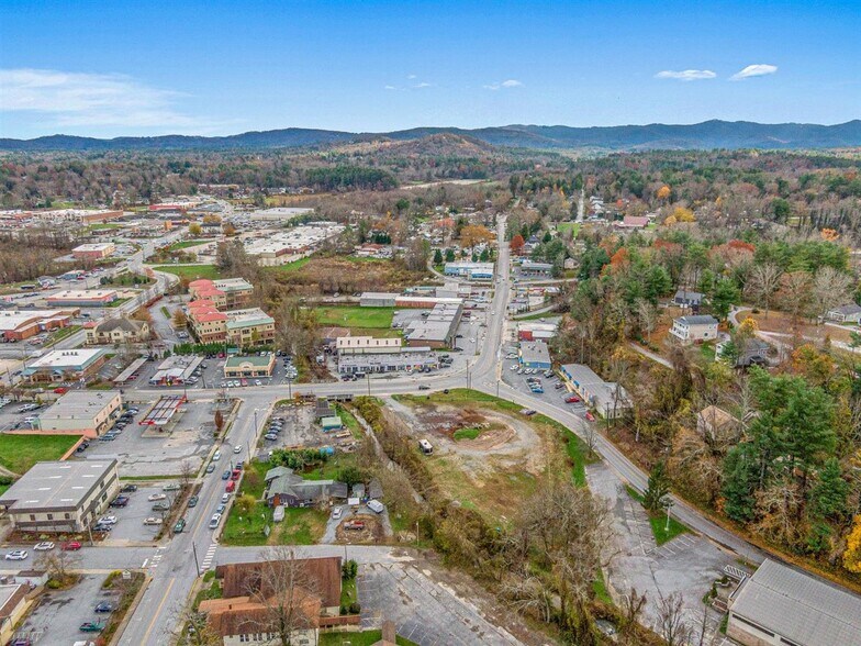 More Photos Of 307-321 S Washington St, Hendersonville Land For Lease