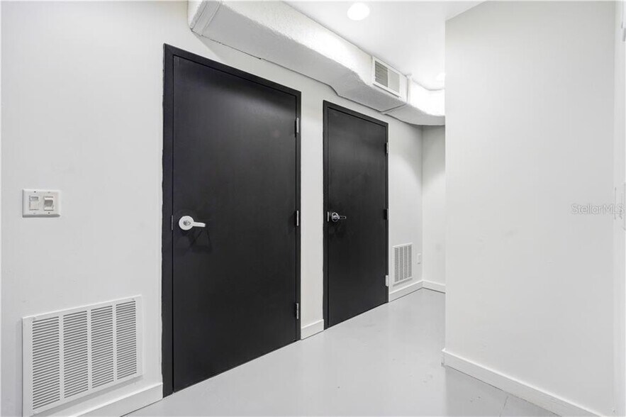 More Photos Of 1313 Edgewater Dr, Orlando Storefront For Lease