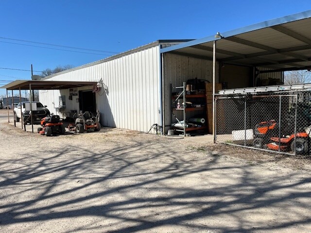 More Photos Of 707 E Milam St, Wharton Showroom For Sale