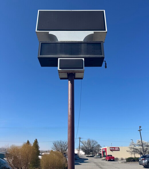 More Photos Of 1818-1820 N Coliseum Blvd, Fort Wayne General Retail For Lease