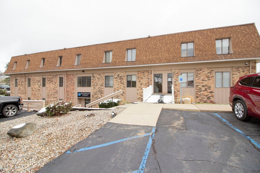 Primary Photo Of 3030 S 9th St, Kalamazoo Medical For Sale
