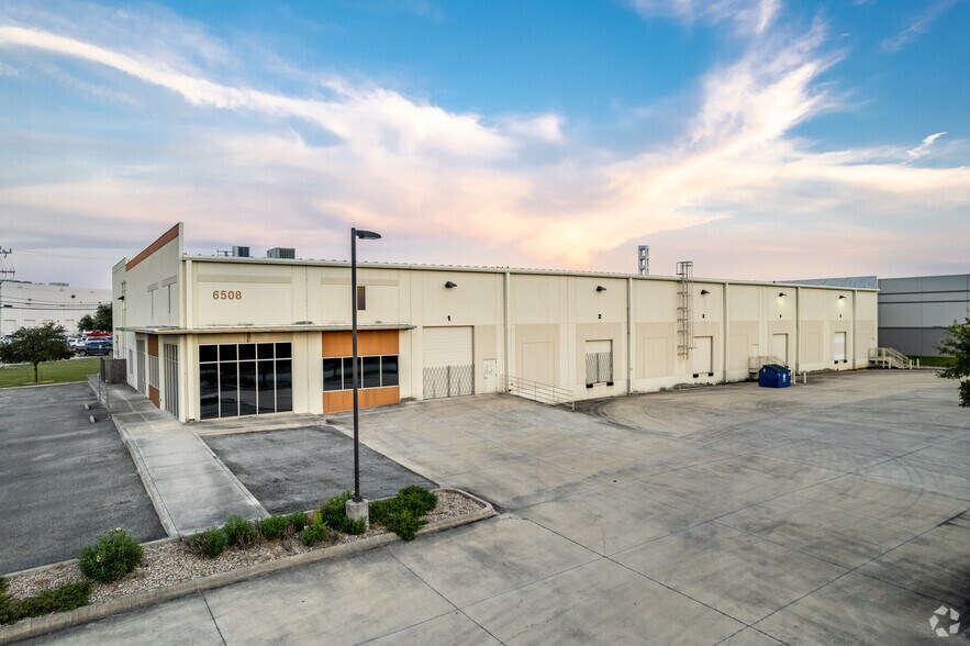 Primary Photo Of 6508 Tri-County Pky, Schertz Warehouse For Lease