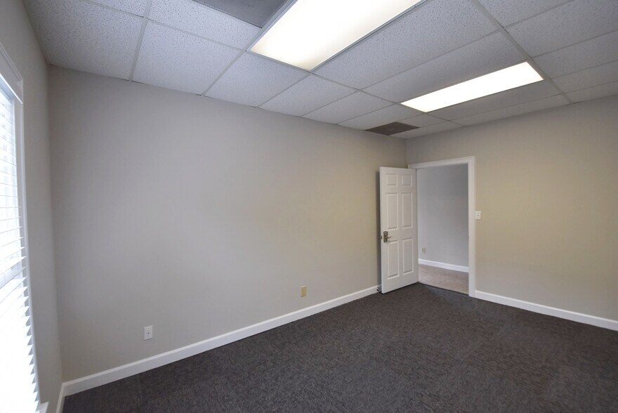 More Photos Of 116 Peachtree Ct, Peachtree City Medical For Lease