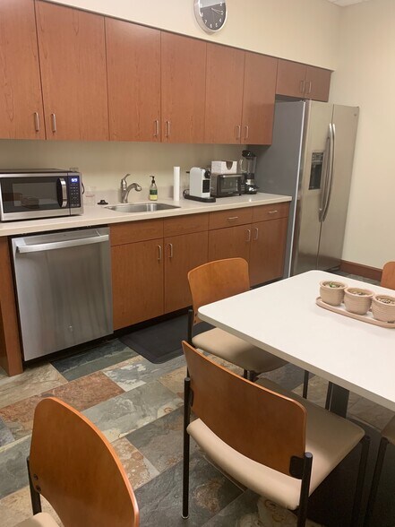 More Photos Of 3006 Mount Vernon Rd, Hurricane Office Residential For Sale