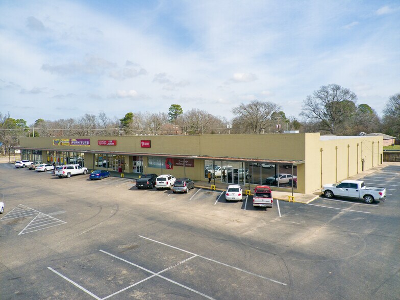 More Photos Of 3212-3260 N State Line Ave, Texarkana Storefront For Lease