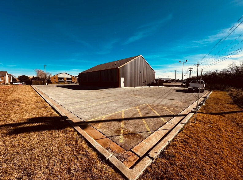 More Photos Of 3950 Catclaw Dr, Abilene General Retail For Lease