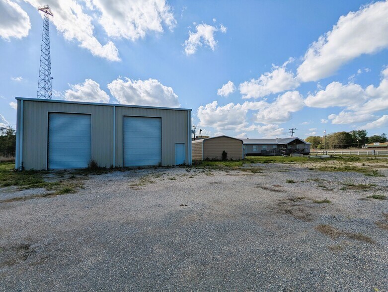 More Photos Of 16595 IH-10, Vidor Truck Terminal For Sale