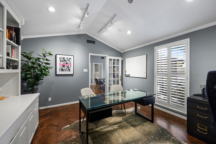 More Photos Of 2655 Myrtle Springs Ave, Dallas Light Manufacturing For Sale