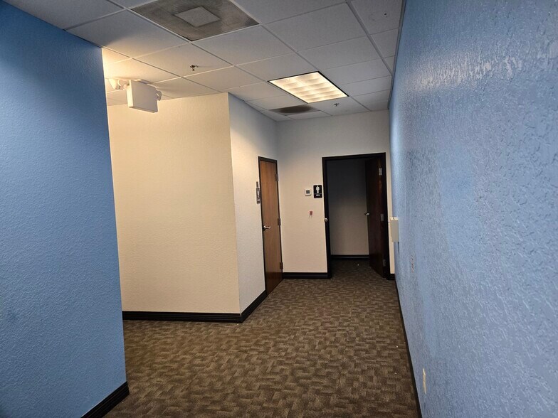 More Photos Of 6881 Kingspointe Pky, Orlando Flex For Lease