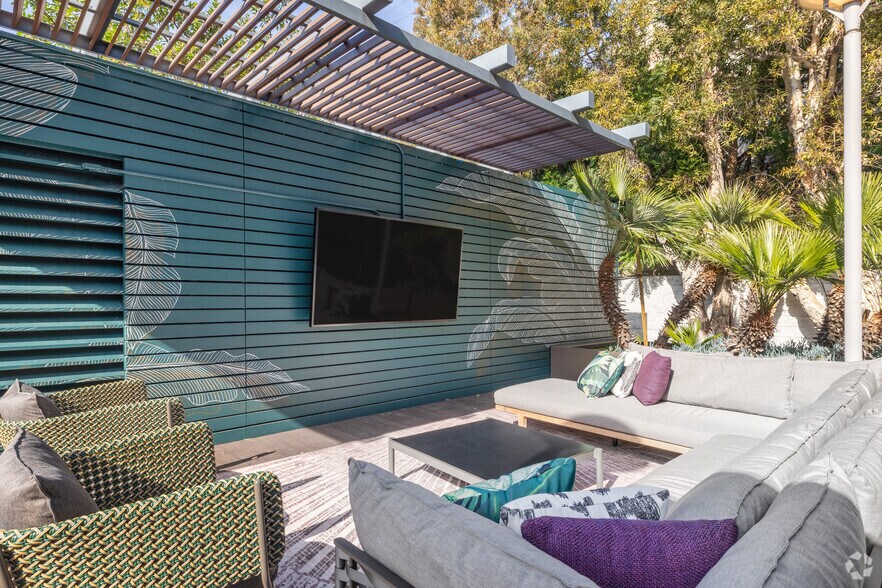 More Photos Of 1640 S Sepulveda Blvd, Los Angeles Office For Lease