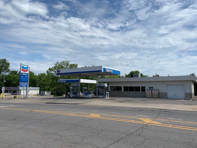 Primary Photo Of 7700 Parkway Dr, Leeds Convenience Store For Sale