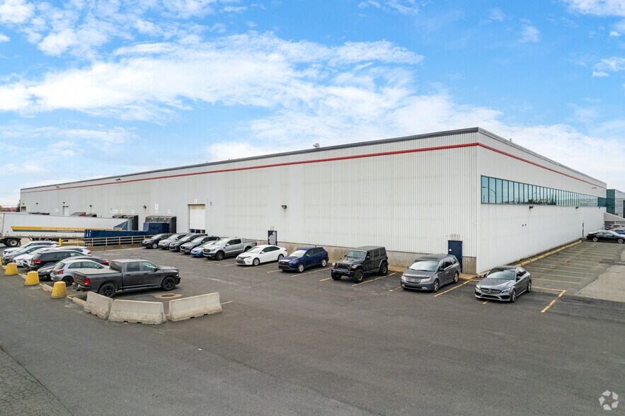 More Photos Of 1675 Boul de Montarville, Boucherville Warehouse For Lease