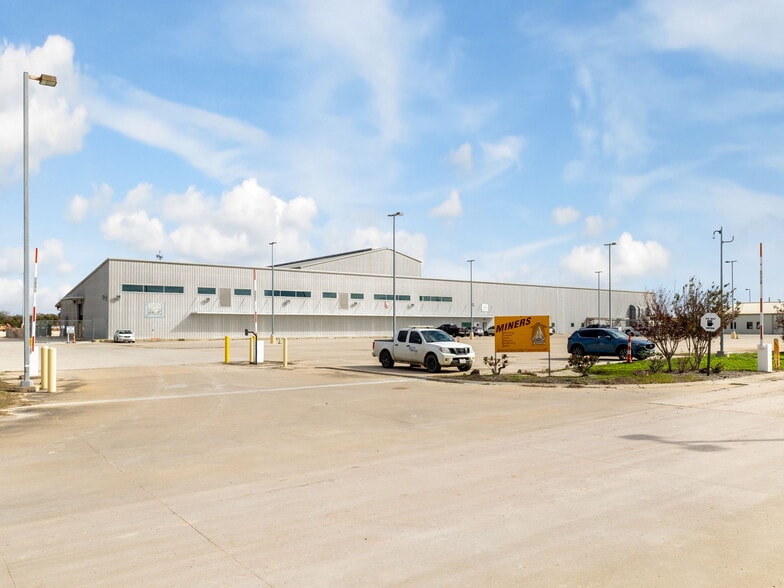 More Photos Of 7207 W FM 696, Elgin Industrial For Sale