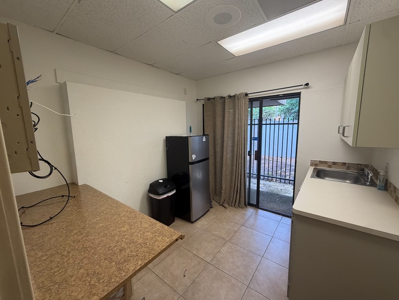 More Photos Of 2522 Grand Canal Blvd, Stockton Office For Lease