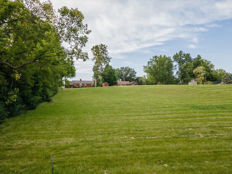 More Photos Of 300 W Main St, Rossville Land For Sale