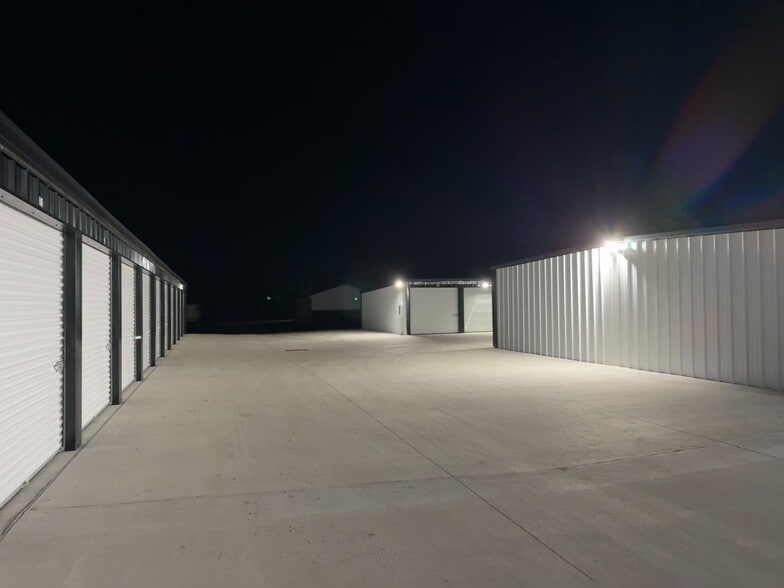 More Photos Of 1308 Adair Ct SW, Cedar Rapids Self Storage For Sale