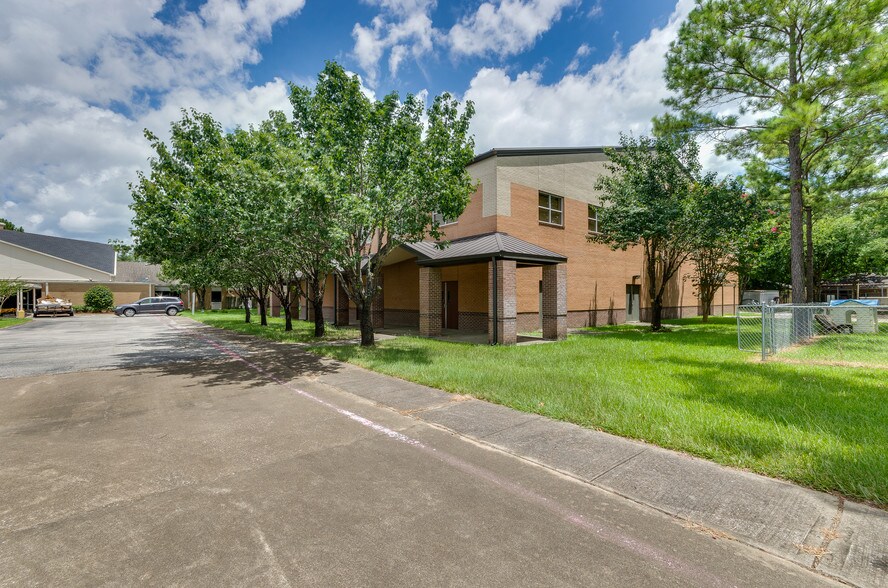 More Photos Of 1411 W Main St, League City Schools For Sale