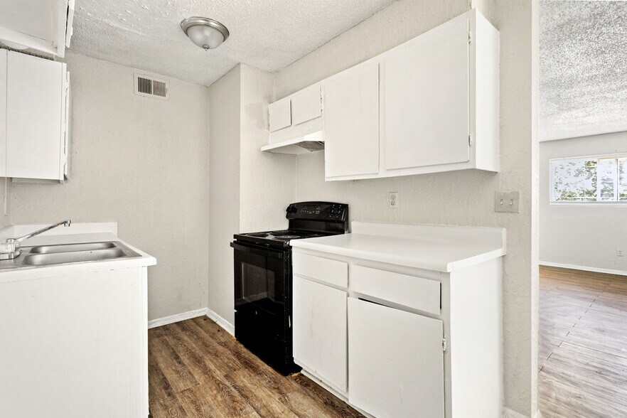 More Photos Of 7550 NW 10th St, Oklahoma City Apartments For Sale
