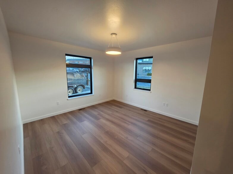 More Photos Of 3067 Cabernet Dr, Helena Office For Lease