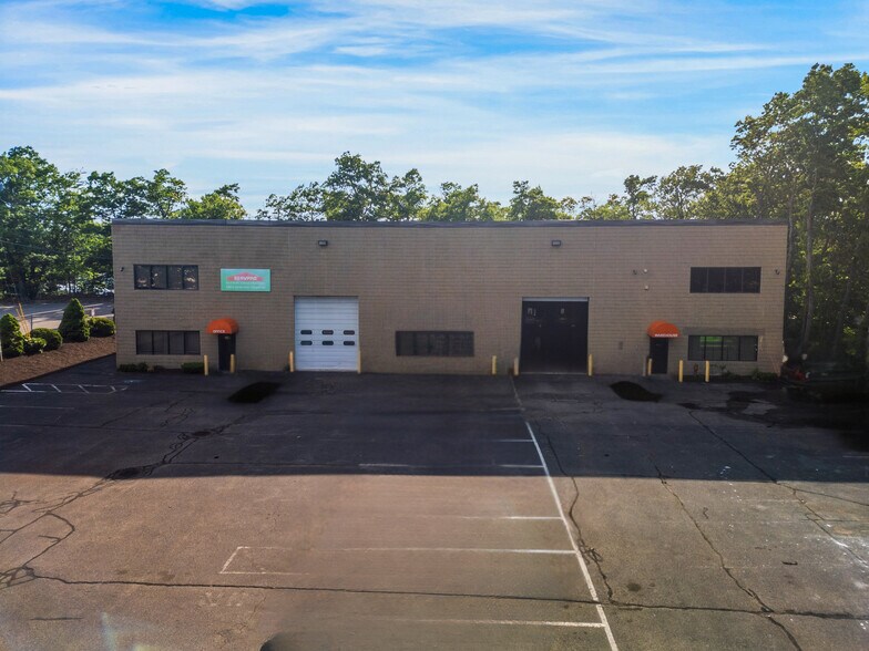 More Photos Of 815A Woburn St, Wilmington Warehouse For Lease