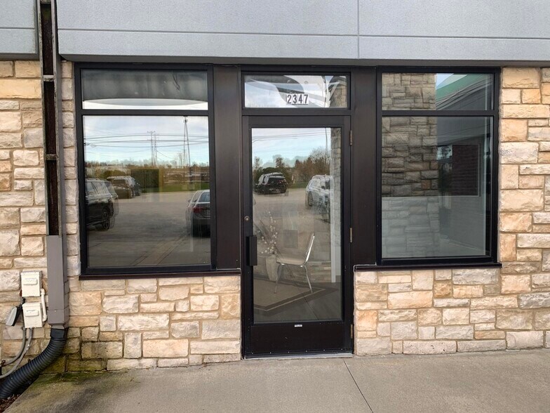 More Photos Of 2347-2359 Silvernail Rd, Pewaukee Restaurant For Lease