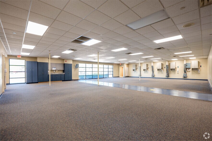 More Photos Of 940 N Marr Rd, Columbus Medical For Lease