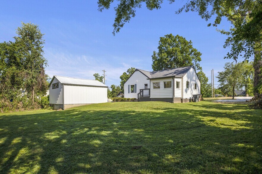 More Photos Of 1303 McGavock Pike, Nashville General Retail For Sale